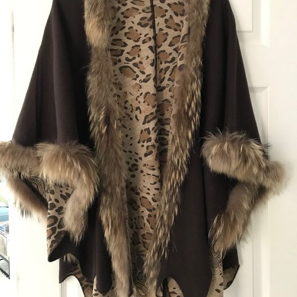Reversible Leopard Print and Brown wool shawl cape - Picture 6 of 7
